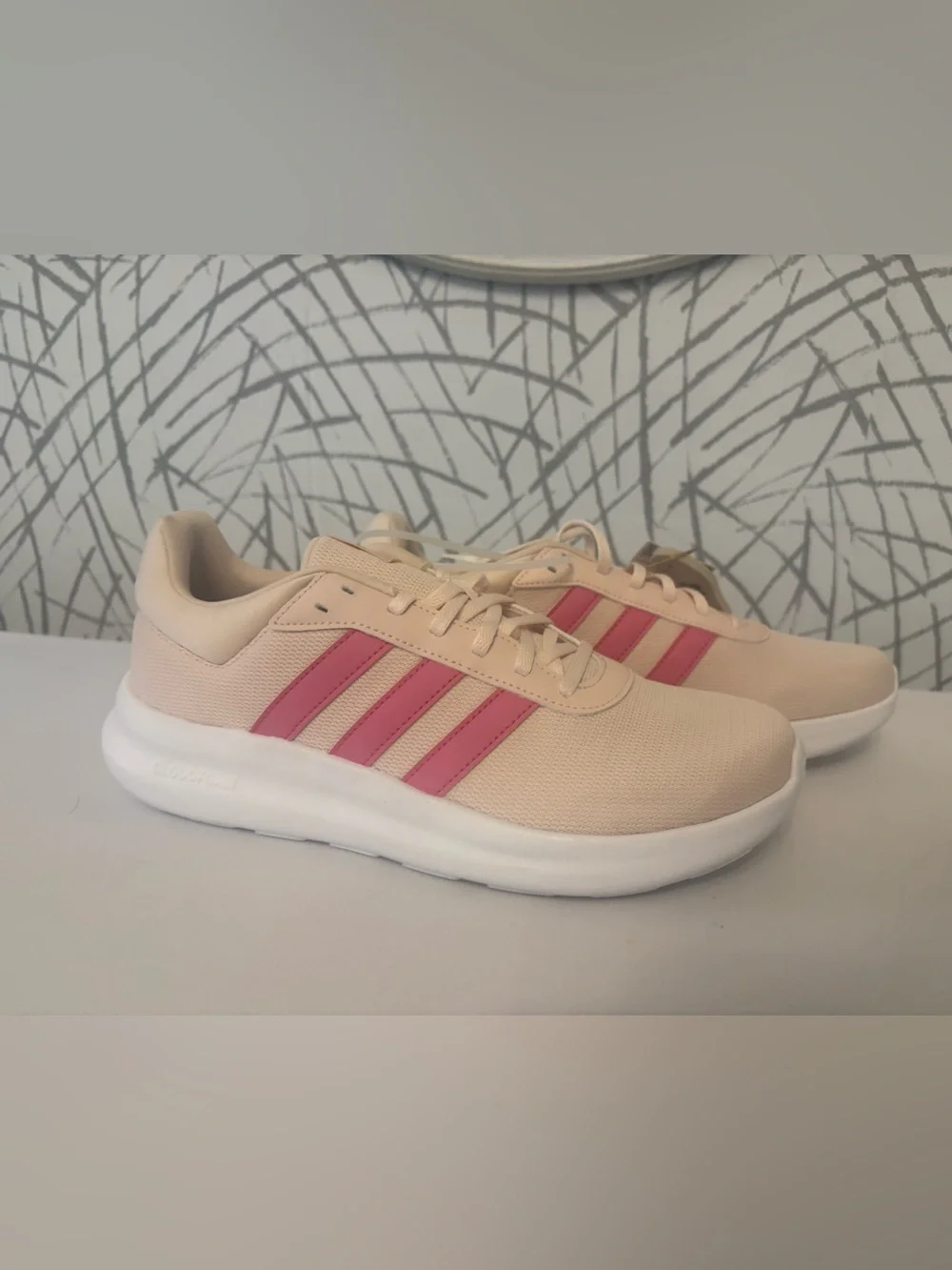 Adidas Lite Racer 4.0 sneakers  pink and a lightweight design. JR8539